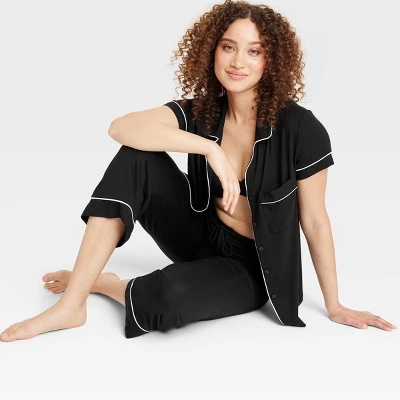 Women's Cloud Knit Short Sleeve Notch Collar Top And Cropped Pants Pajama Set - Auden™ 2 Women's Cloud Knit Short Sleeve Notch Collar Top And Cropped Pants Pajama Set - Auden™ - Image 2